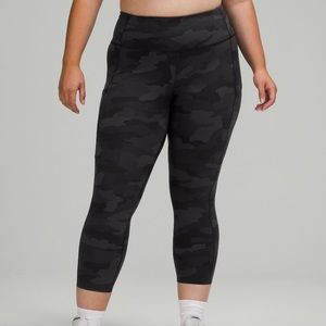 Lululemon Fast and Free High-Rise Crop 23" size 10 - Camo - NWT